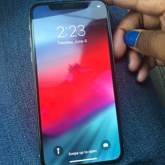 iPhone X - Picture 3 of 4